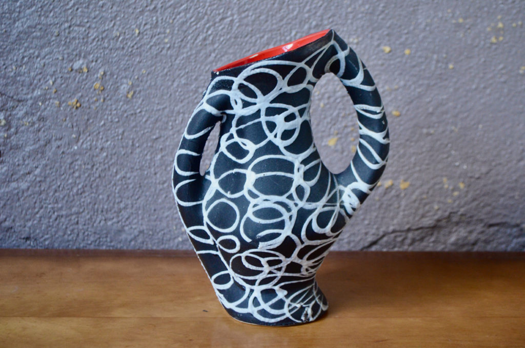 Vase de forme libre à boucles blanches Vase de forme libre à boucles blanches