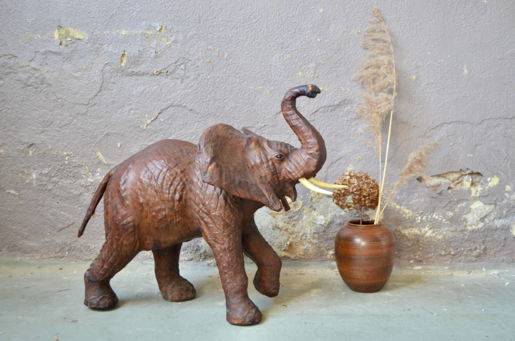 Grand éléphant en cuir Grand éléphant en cuir