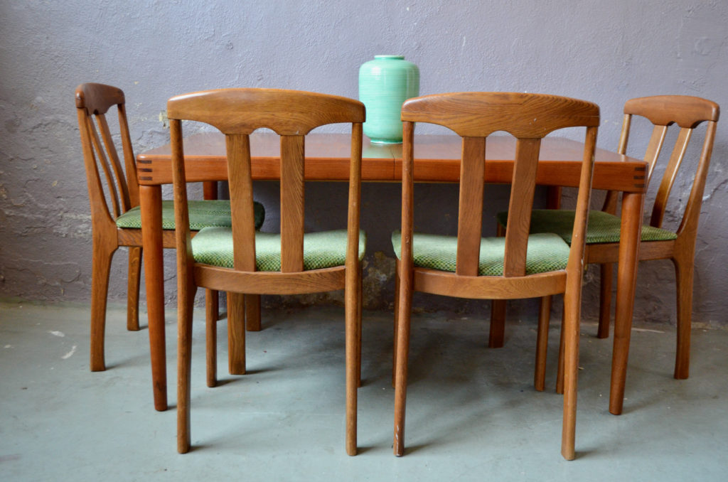 Table en teck HW Klein Table en teck HW Klein