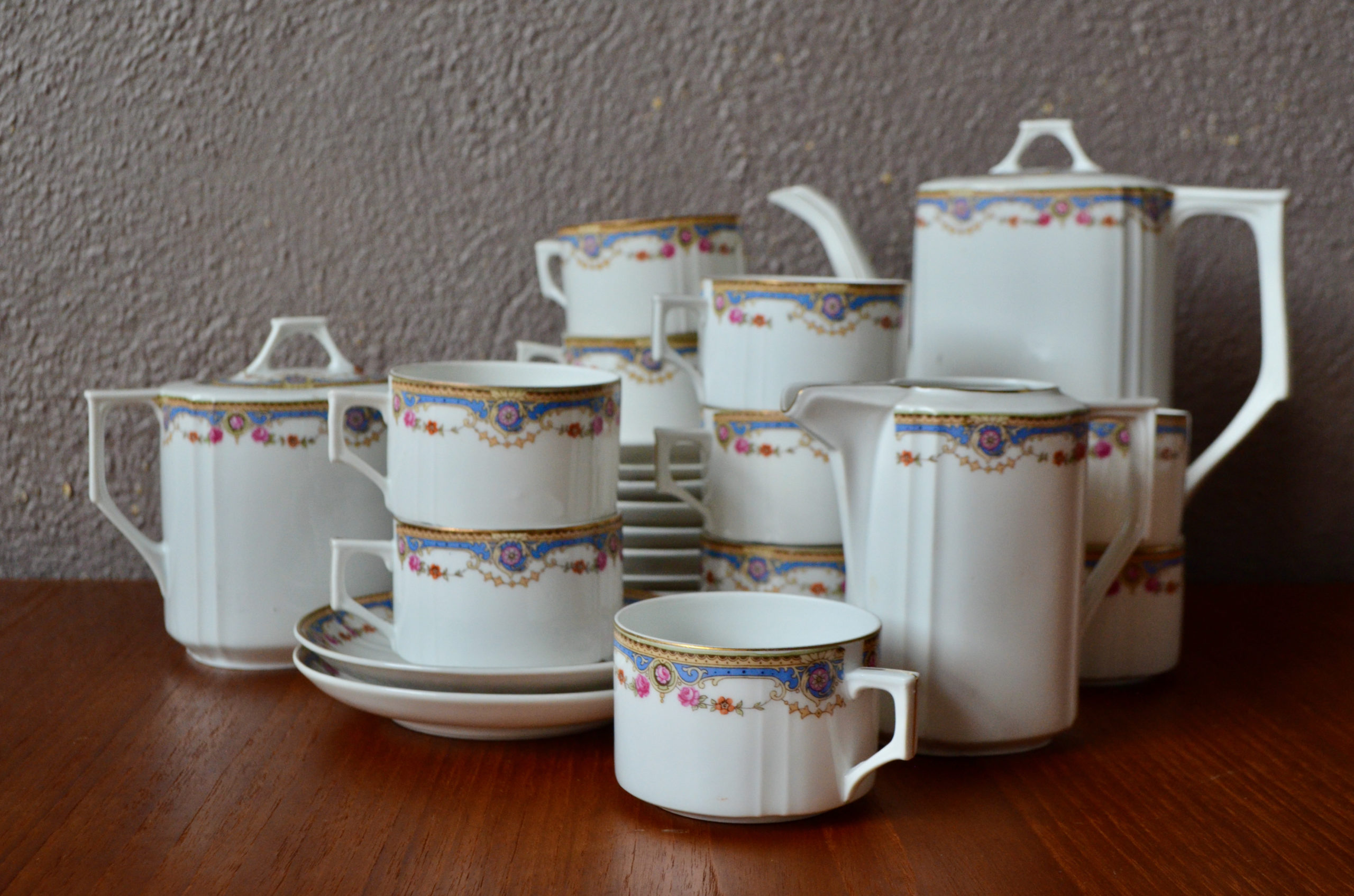 Service à café en porcelaine - L'atelier Belle Lurette, Rénovation de  meubles vintage