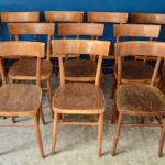 Gros lot de chaises bistrot vintage en bois bohème anciennes