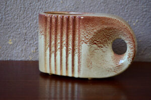 Vase à anse de Roberto Rigon design Italien futuriste céramique d'art