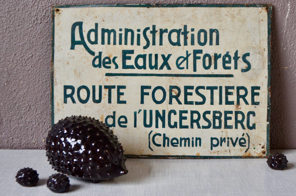 Plaque en métal “Route forestière de l’Ungersberg” Plaque en métal “Route forestière de l’Ungersberg”