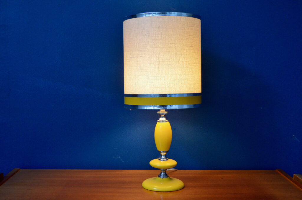 Lampe de table jaune