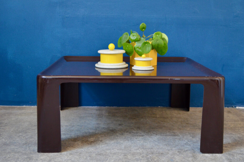 Table basse Amanta de Mario Bellini pour C&B Italia Table basse Amanta de Mario Bellini pour C&B Italia