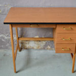 Bureau vintage scandinave années 60 meuble enfant en bois chambre enfant pieds compas design
