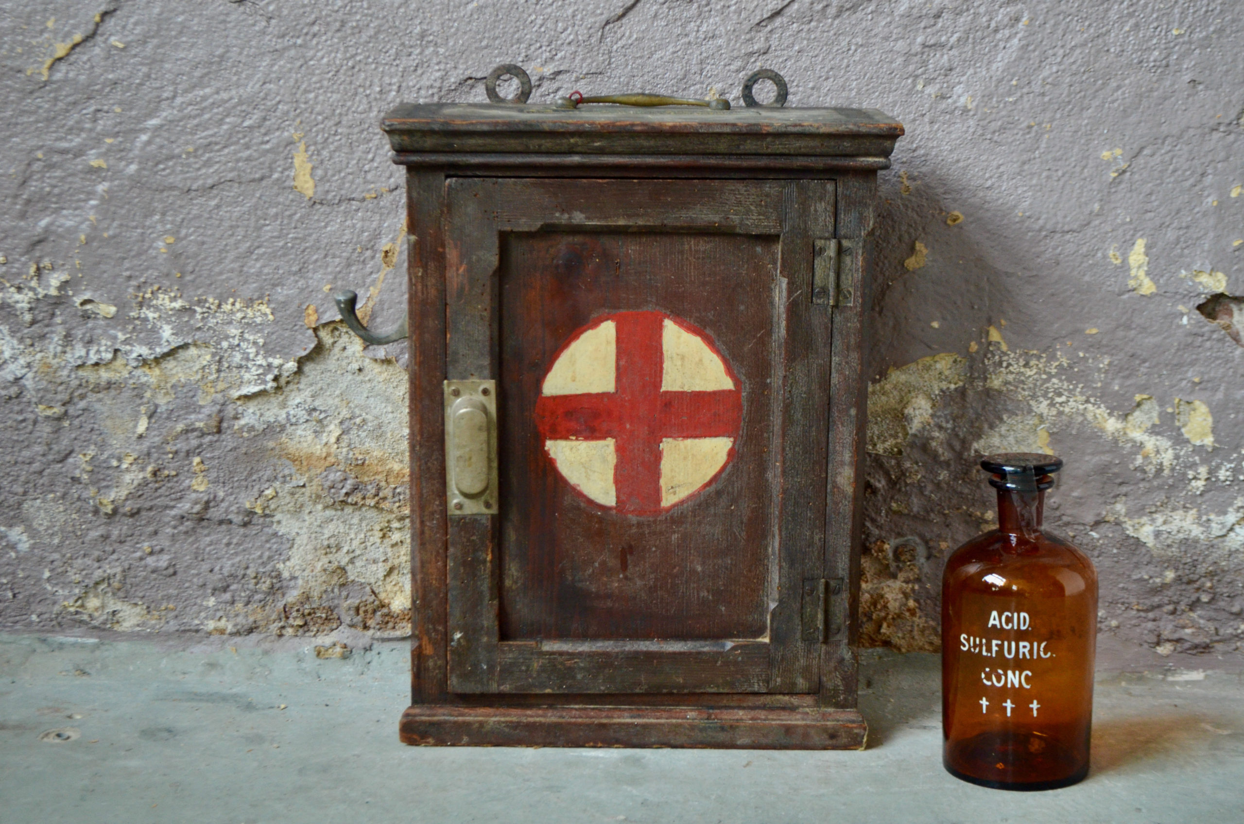 Meuble de pharmacie Ernest - L'atelier Belle Lurette, Rénovation