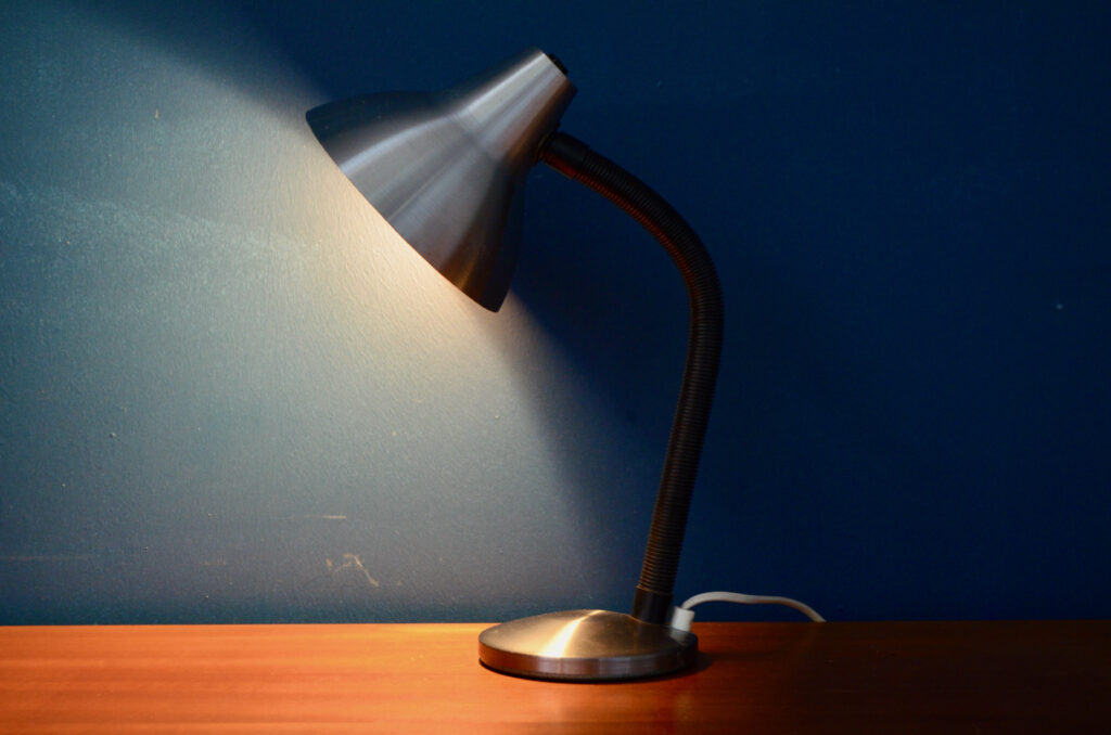 Lampe de bureau grise Aluminor Lampe de bureau grise Aluminor