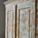 Armoire parisienne bonnetière rétro vintage patine extrême shabby chic wabi sabi bohème grunge