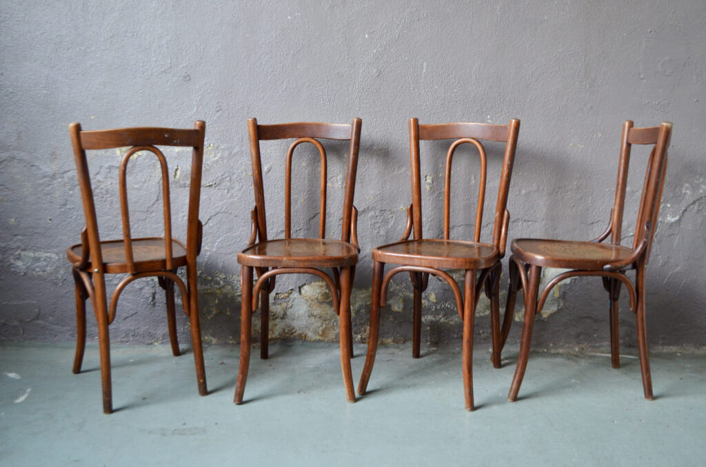 Série de 4 chaises en bois courbé