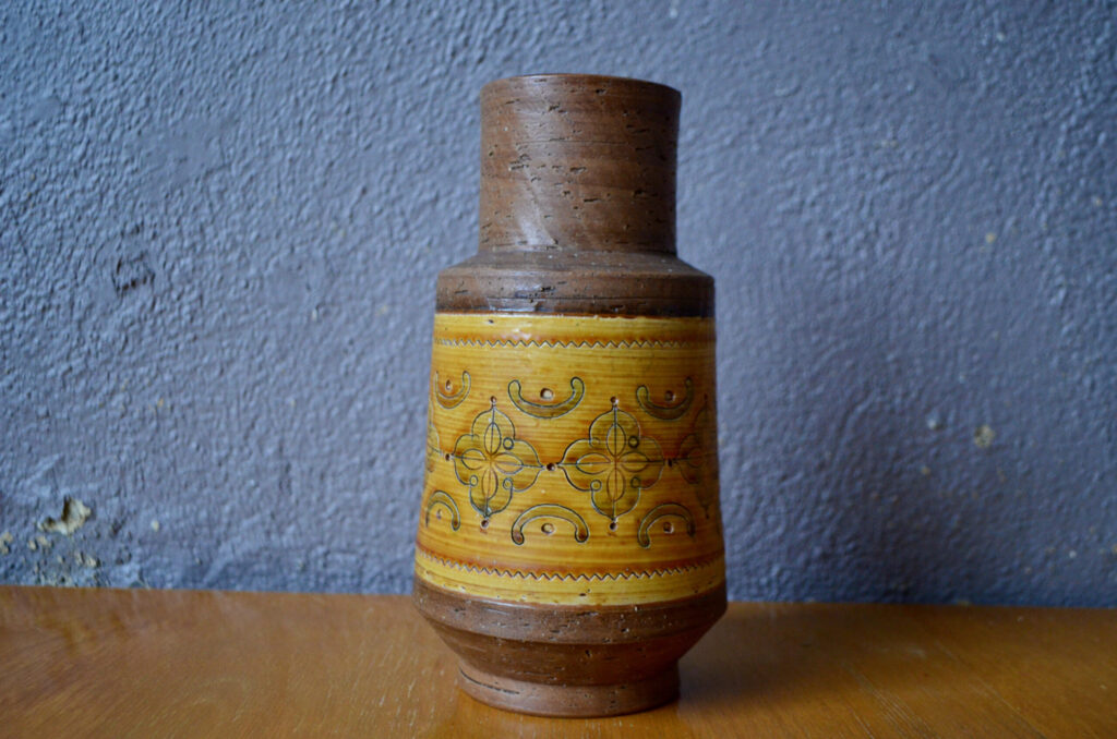 Vase cylindrique en terre chamotée Vase cylindrique en terre chamotée