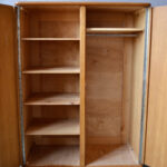 Armoire en bois vintage rétro années 50 pieds compas bohème mobilier enfant fifties midcentury armoire parisienne