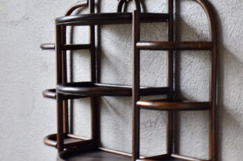 Etagère en rotin vintage rétro années 60 chambre d'enfant bibliothèque bohème gipsy chic kid shelves rattan furniture sixties midcentury