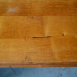 Grande table de ferme bistrot ancienne en bois style bohème vintage et bohème