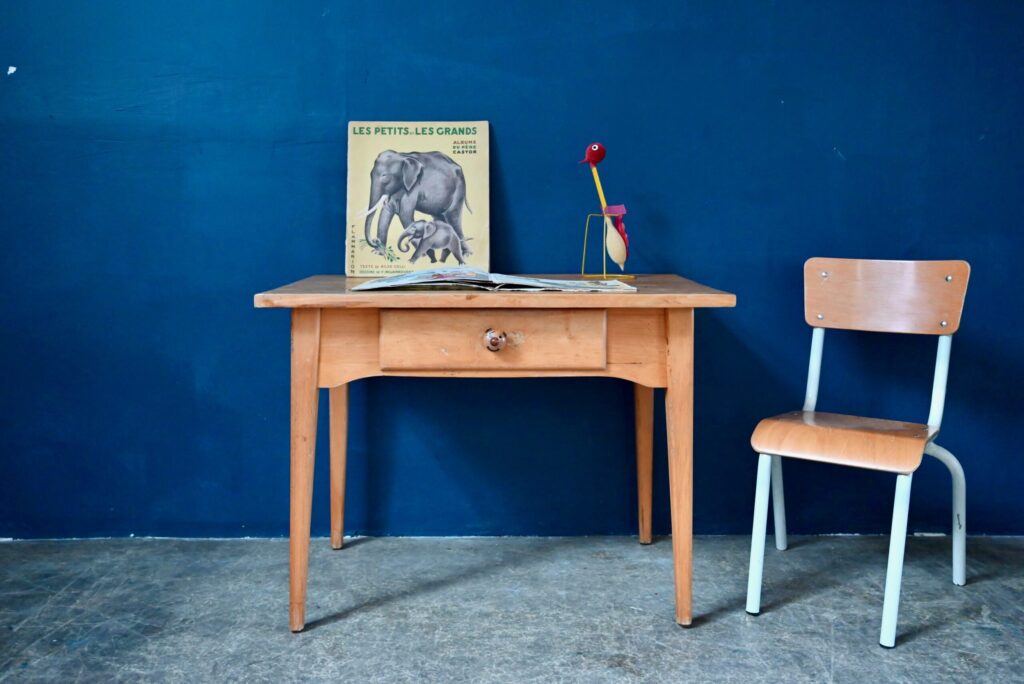 Bureau et chaise enfant ancien bohème et chic