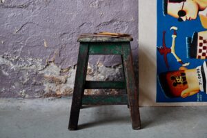 Tabouret en bois massif déco bohème indus meuble de ferme patine chevet porte-plantes