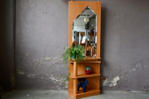 Meuble d'entrée en bois style brutaliste 1980 à miroir ancien design console