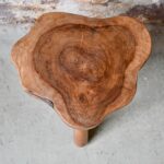 Tabouret rustique primitif wabi sabi vintage ferme chalet boho chevet guéridon tripode chalet Charlotte Perriand antic wooden stool