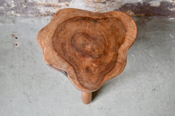 Tabouret rustique primitif wabi sabi vintage ferme chalet boho chevet guéridon tripode chalet Charlotte Perriand antic wooden stool