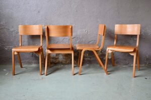 Série lot de chaises en bois empilables vintage design pieds compas scandinave
