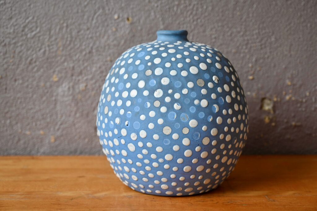 Vase boule aux points de Jean Garillon pièce unique Vase boule aux points de Jean Garillon pièce unique