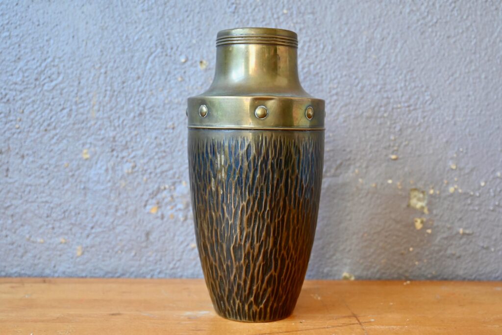 Grand vase en laiton Grand vase en laiton