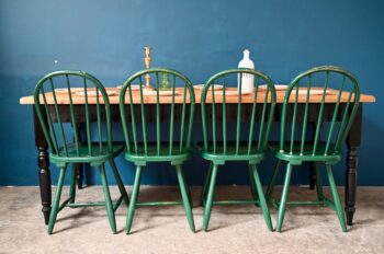 Grande table bistrot ou de ferme en bois massif pieds noirs bohème rustique