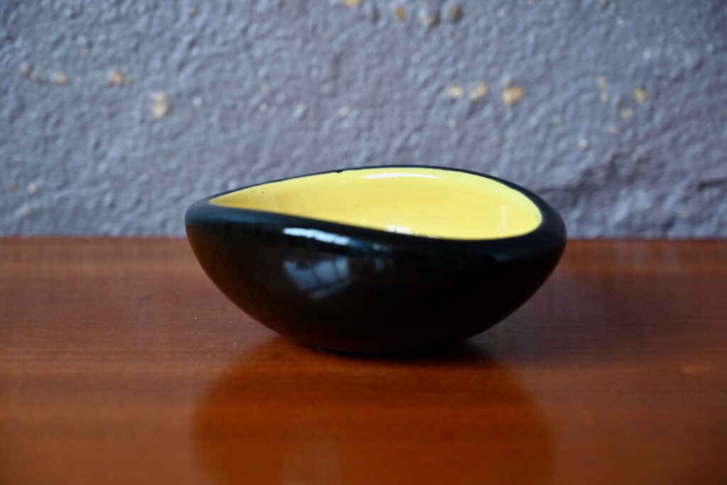 Coupe jaune & noir de René Hénon pour Kéramos Sèvres Coupe jaune & noir de René Hénon pour Kéramos Sèvres