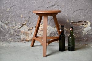 Tabouret de moine ancien rustique brutalistes wabi sabi