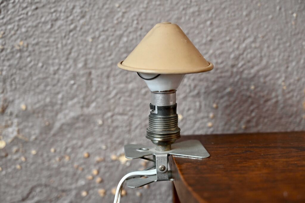 Lampe-pince champignon Beige