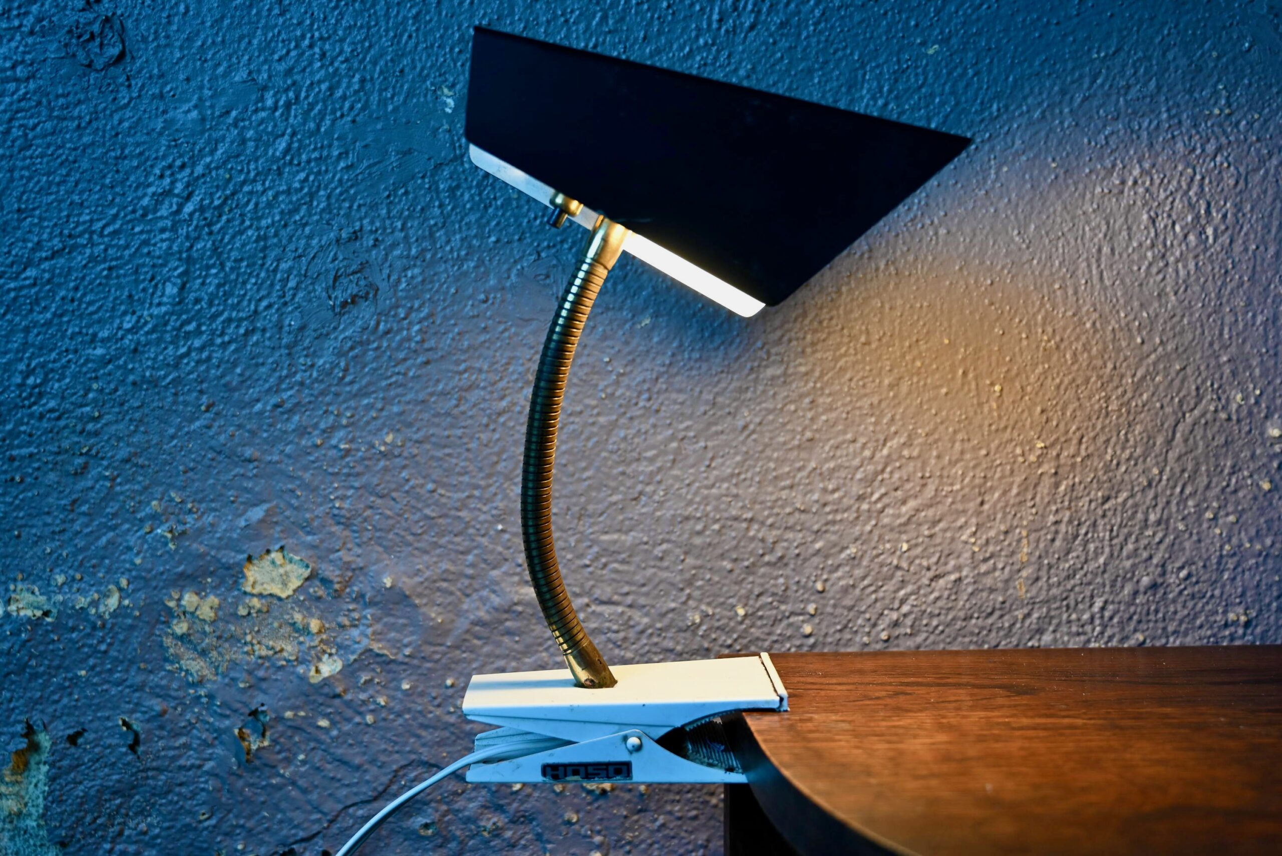 Lampe clip HOSO - L'atelier Belle Lurette, Rénovation de meubles vintage