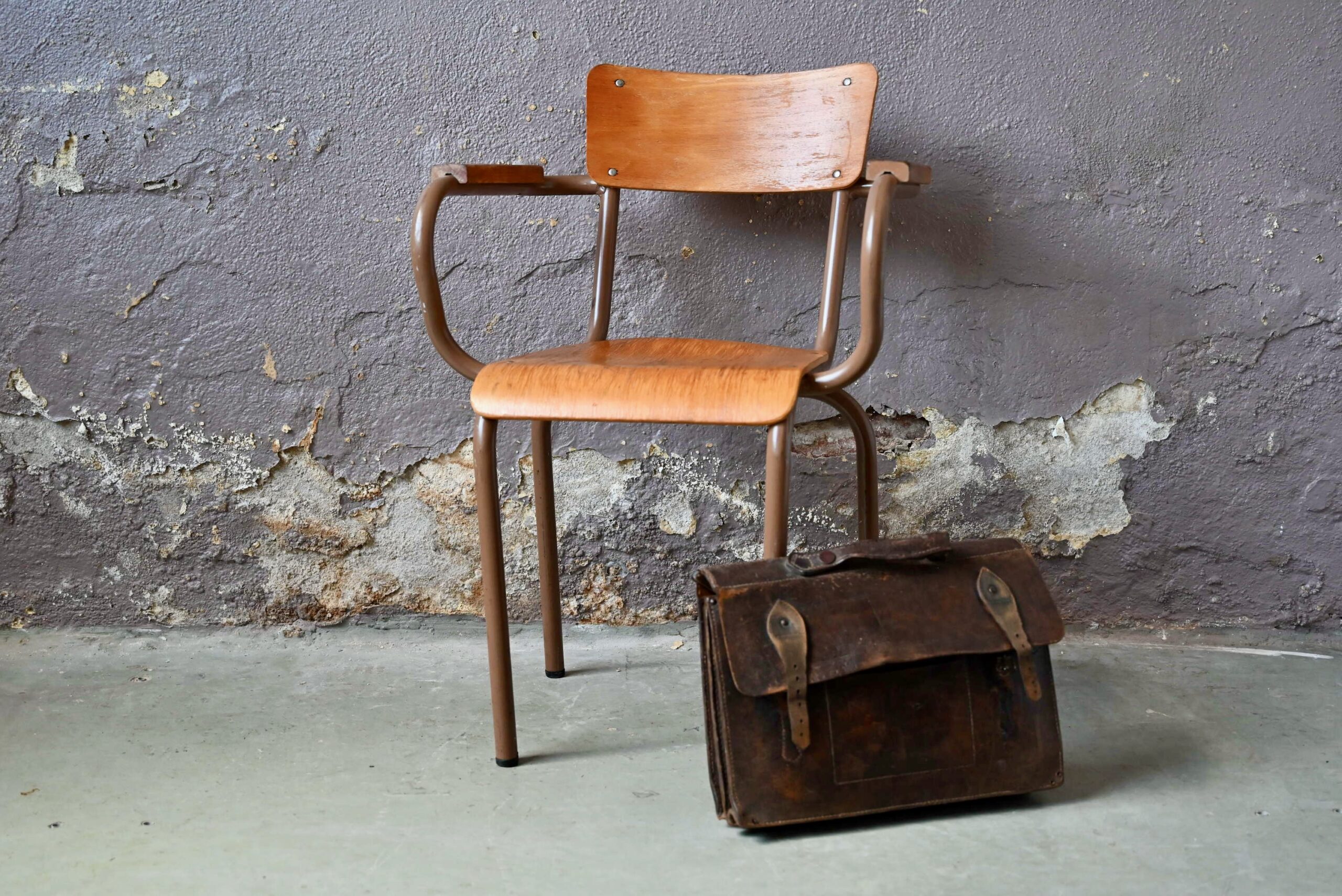 Chaise d'atelier Stoll - L'atelier Belle Lurette, Rénovation de meubles  vintage