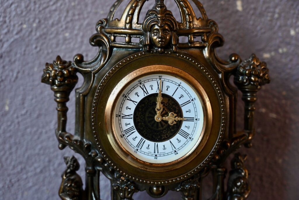 Horloge De Cheminée Vintage - Style Rétro Alimentée Par Pile - Parfaite Pour Salon, Bureau Ou Décoration - Design Silencieux & Élégant