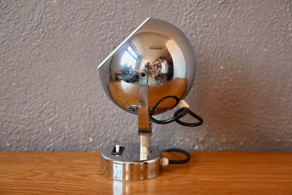 Lampe Eye Ball de Goffredo Reggiani
