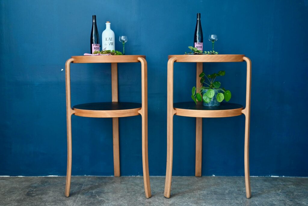 Paire de tables de bar Thygesen & Sorensen pour Magnus Olesen Paire de tables de bar Thygesen & Sorensen pour Magnus Olesen