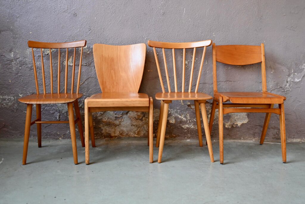 Chaises dépareillées esprit scandinave Chaises dépareillées esprit scandinave