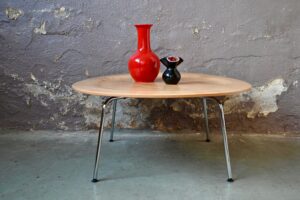 Table basse CTM design moderniste ray et charles Eames pour vitra