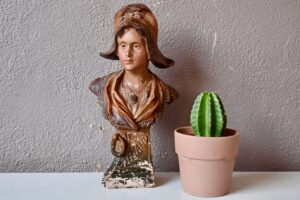 Buste de femme Zeeland polychrome en plâtre vintage et bohème
