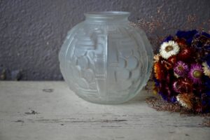 Vase art déco en verre de Vianne moderniste pressé moulé France 1930 