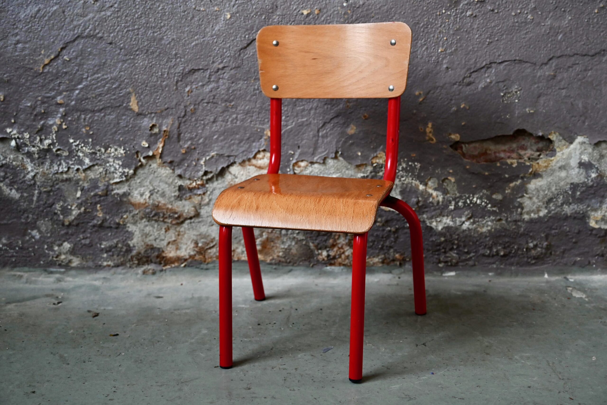 Petite chaise enfant tout bois - L'atelier Belle Lurette, Rénovation de  meubles vintage