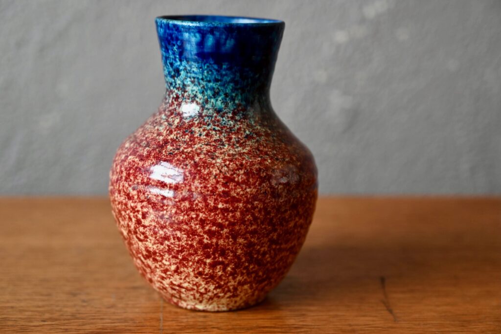 Vase bleu moucheté Accolay Vase bleu moucheté Accolay