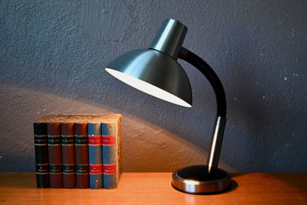 Lampe de bureau en acier brossé Lampe de bureau en acier brossé