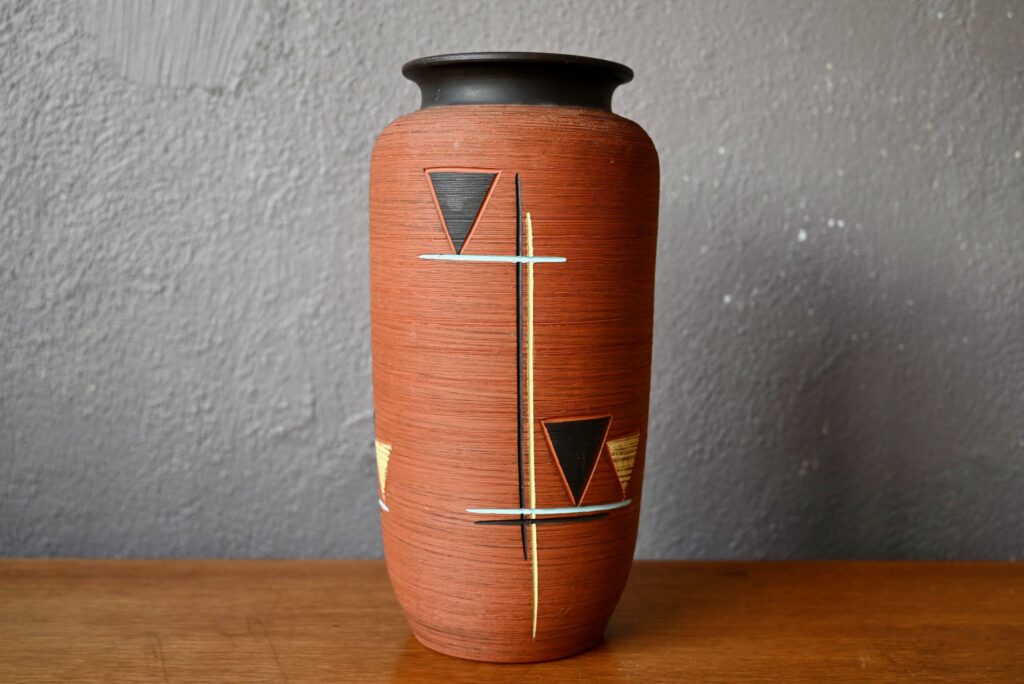 Vase Josef Duck à décor abstrait Vase Josef Duck à décor abstrait