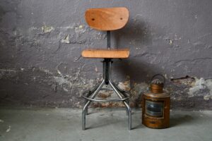 Chaise d'atelier usine design industriel 