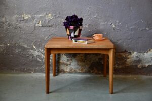 Table basse danoise de Henning Kjærnulf Vejle Stole & Møbelfabrik design danois scandinave