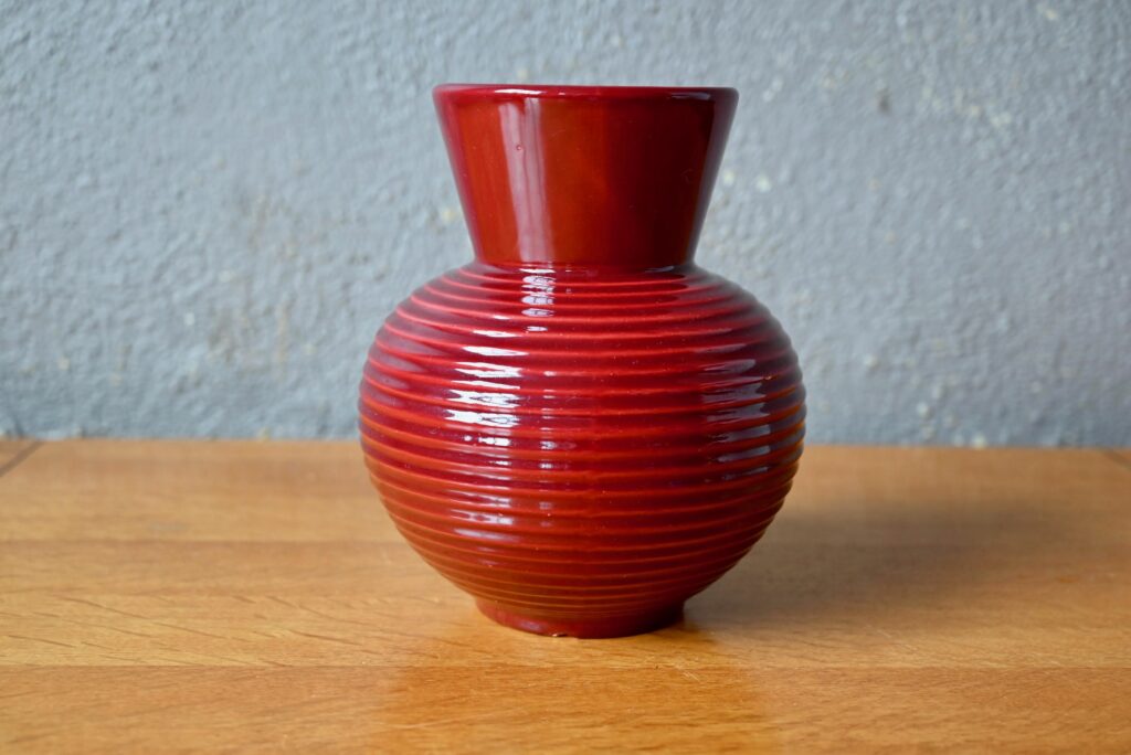 Vase rouge Art Déco Saint Clément Vase rouge Art Déco Saint Clément