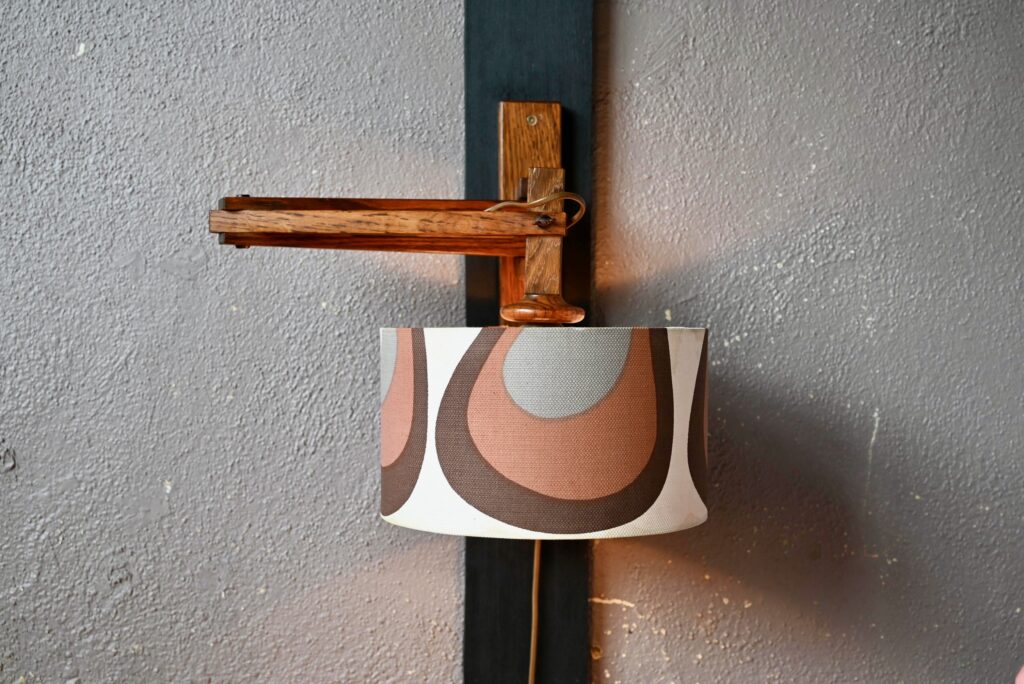 Lampe potence scandinave en chêne Lampe potence scandinave en chêne