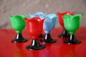 6 coquetiers multicolores art de la table vintage