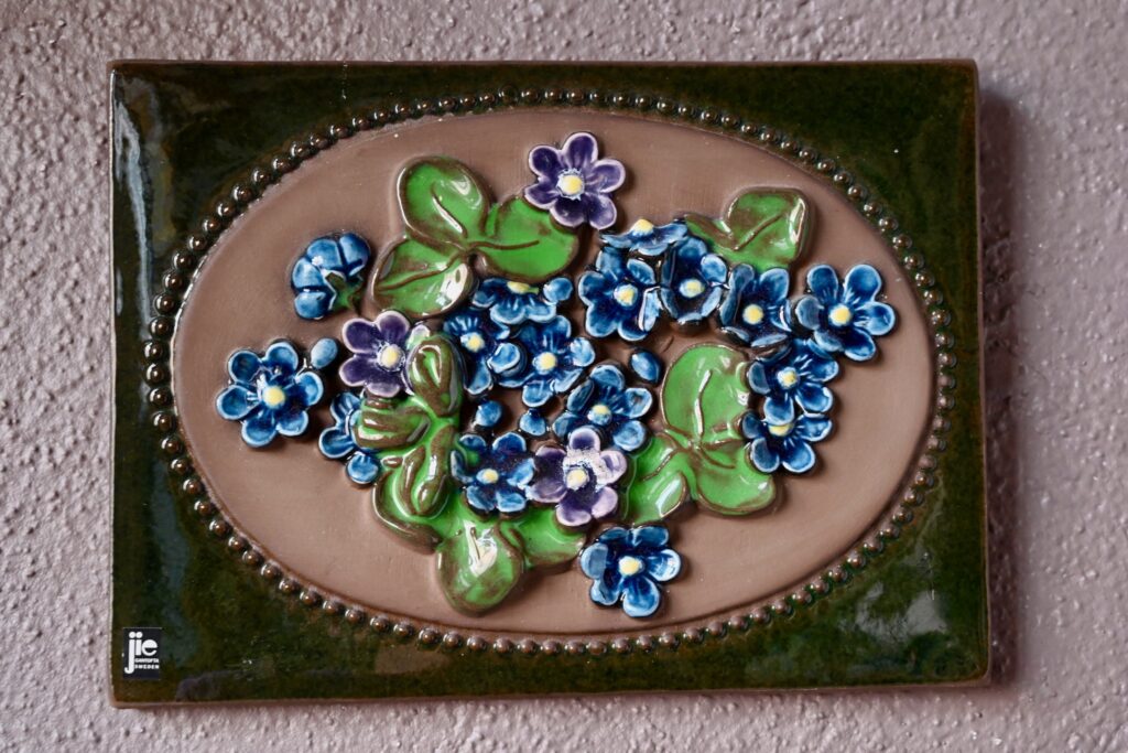 Plaque murale en céramique Jie Gantofta Suède Les Trèfles Plaque murale en céramique Jie Gantofta Suède Les Trèfles