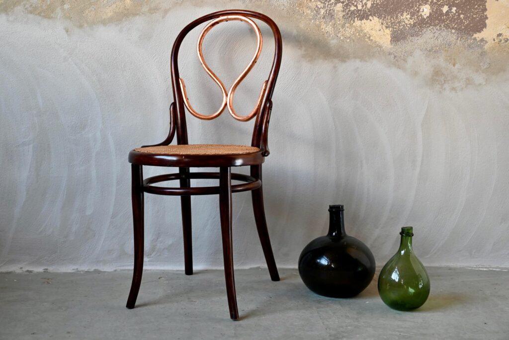 Chaise Oméga cuivrée Chaise Oméga cuivrée